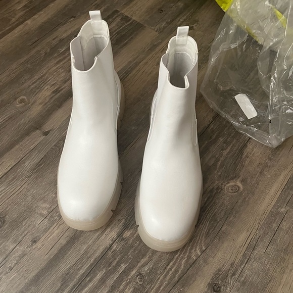 Boohoo Man Chelsea Boots - Picture 1 of 4
